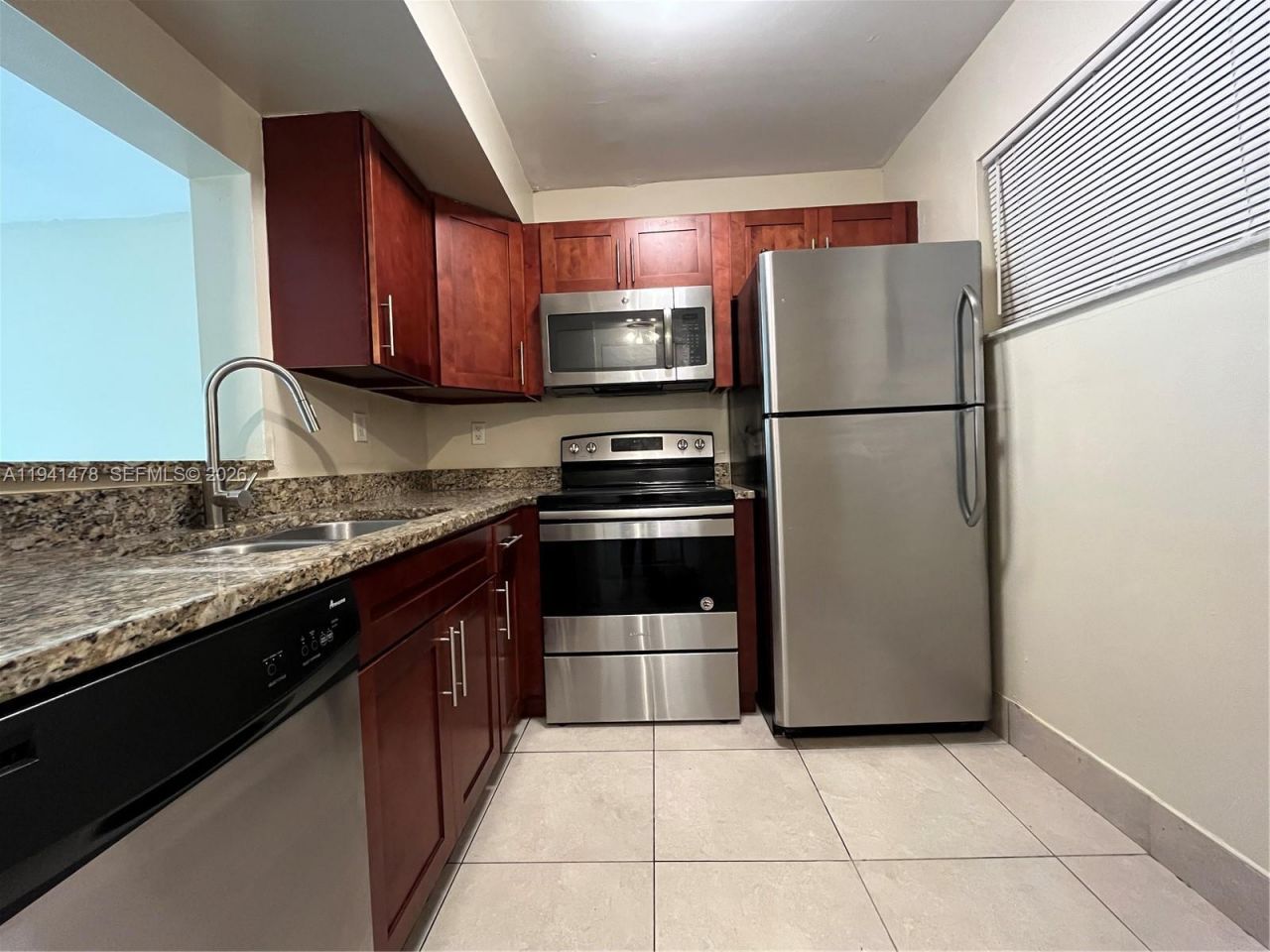 3700 NW 21st St, Unit 304, Lauderdale Lakes, FL 33311 Photo