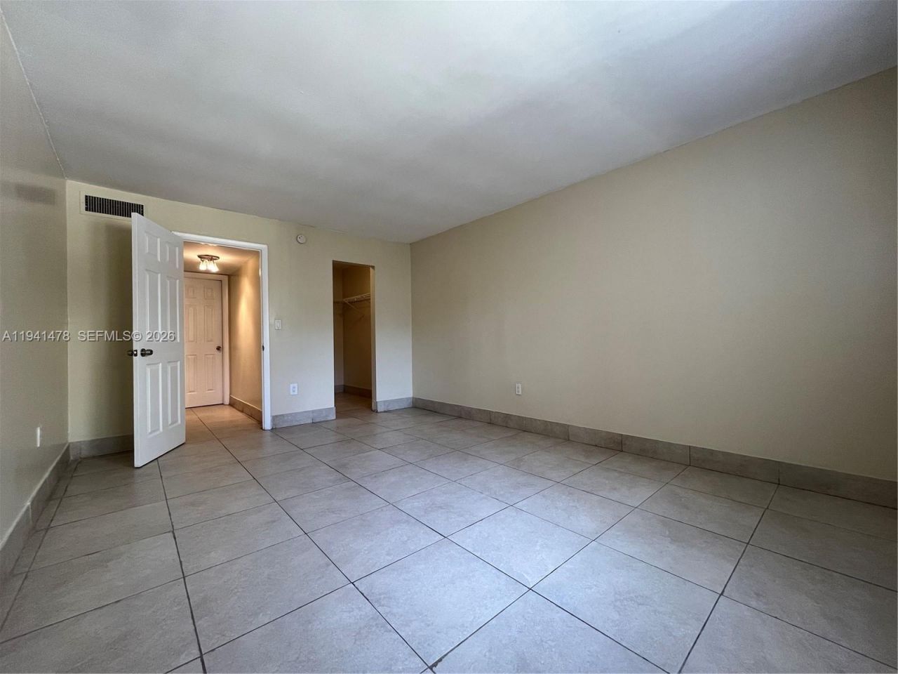 3700 NW 21st St, Unit 304, Lauderdale Lakes, FL 33311 Photo