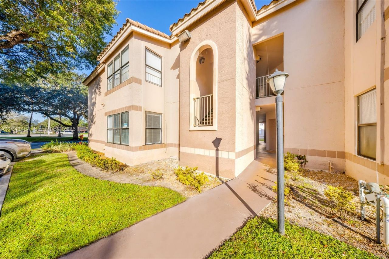 2986 S University Dr , Unit 8101, Davie, FL 33328 Photo