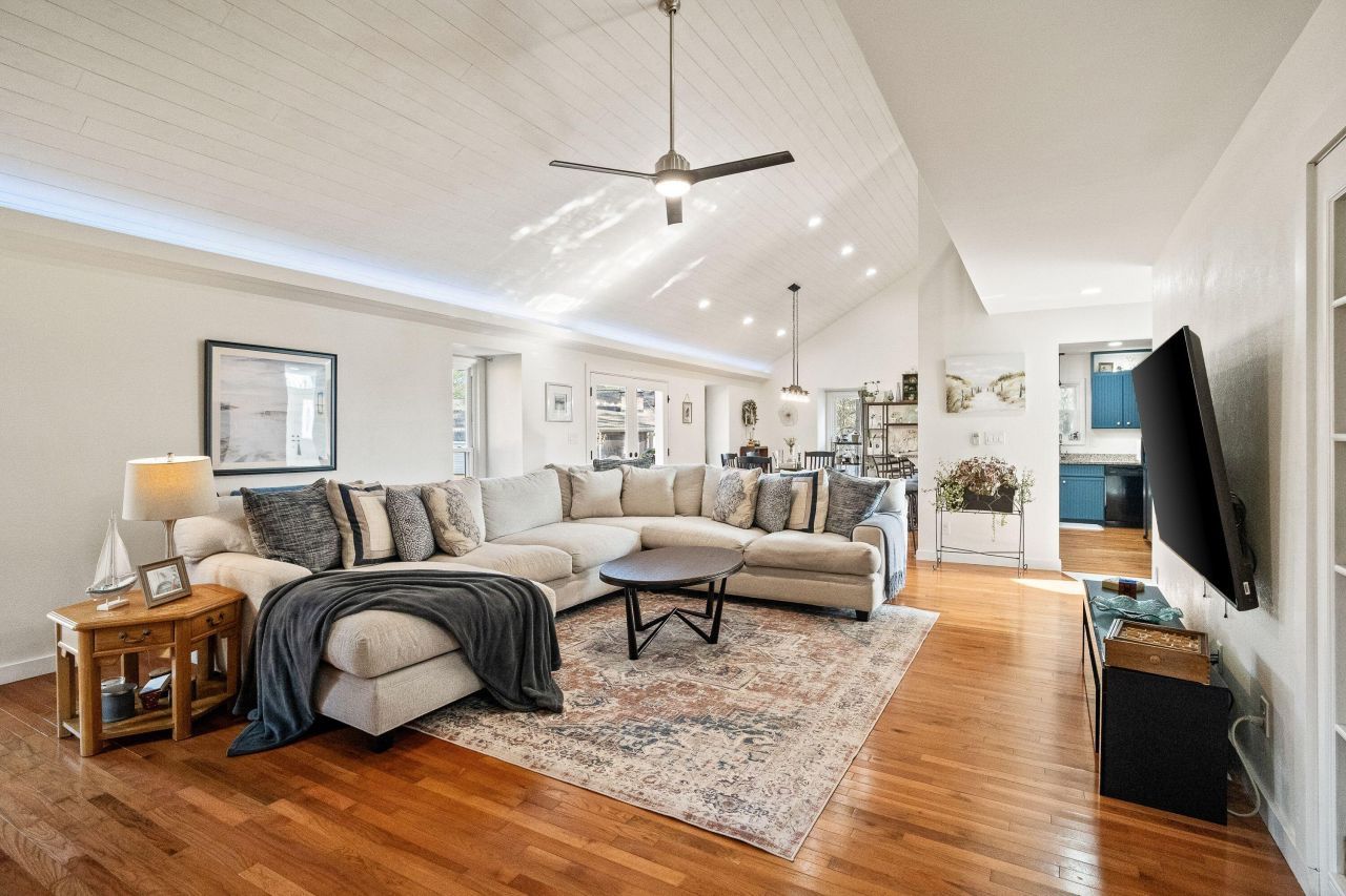 302 Santee Drive Photo 13