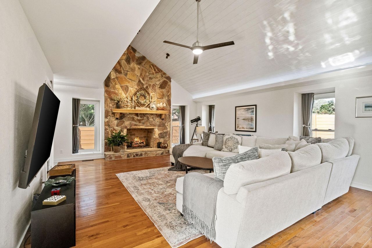 302 Santee Drive Photo 9