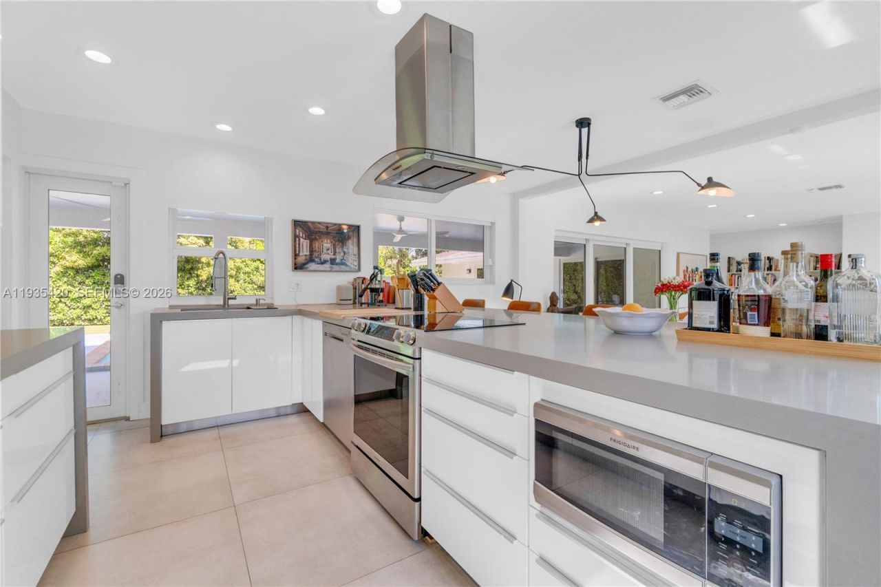 7465 SW 135th St , Pinecrest, FL 33156 Photo