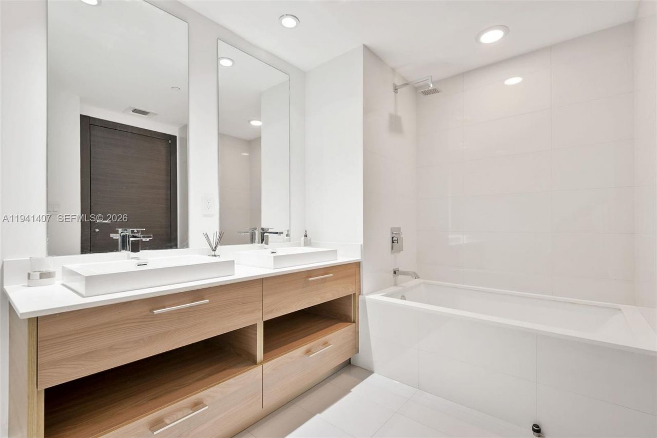 1300 S Miami Ave, Unit 3902, Miami, FL 33130 Photo