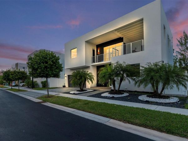 10055 NW 77th St , Doral, FL 33178