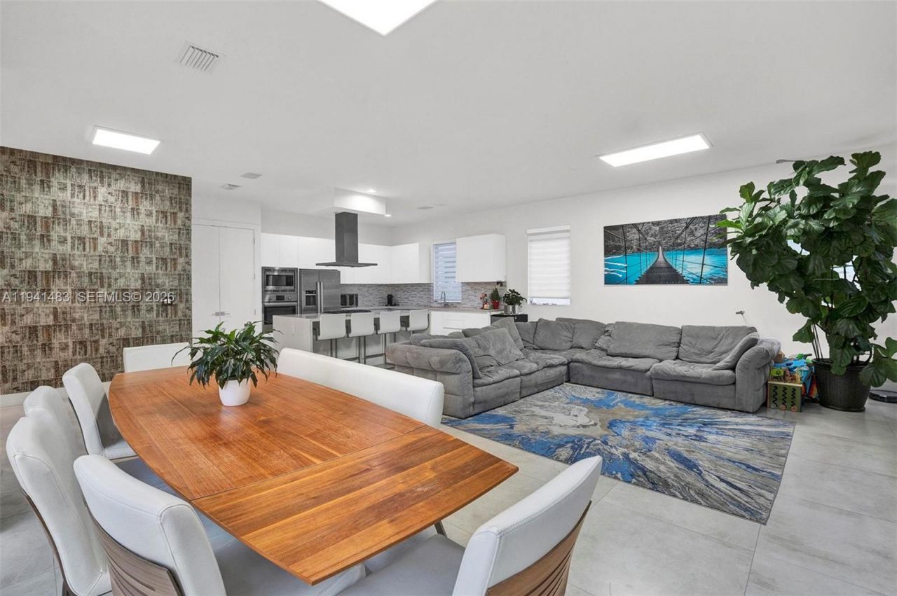 10055 NW 77th St , Doral, FL 33178 Photo