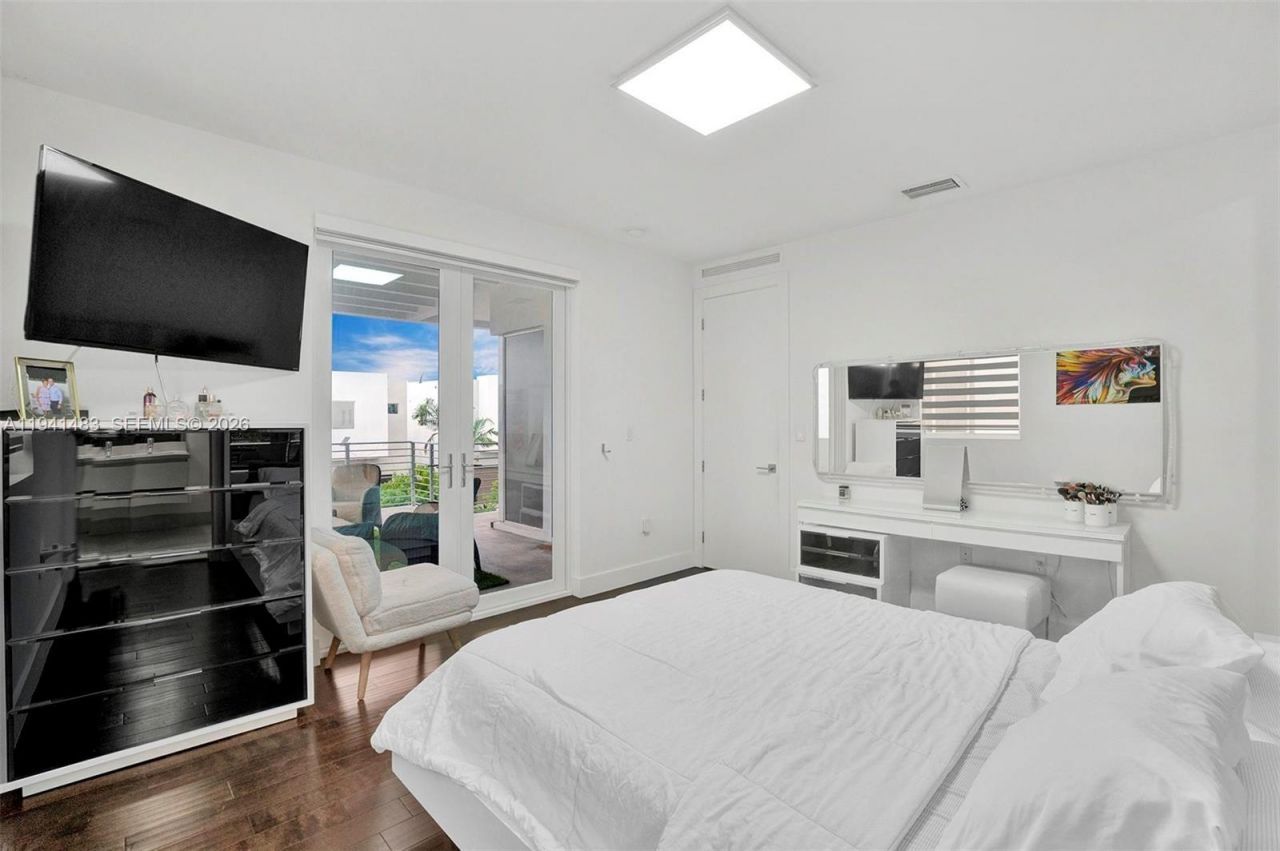 10055 NW 77th St , Doral, FL 33178 Photo