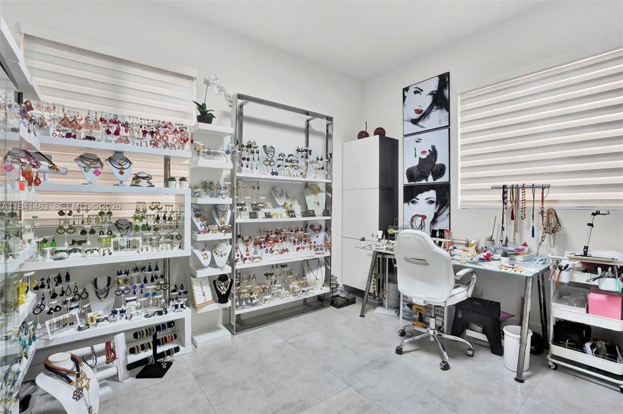 10055 NW 77th St , Doral, FL 33178 Photo