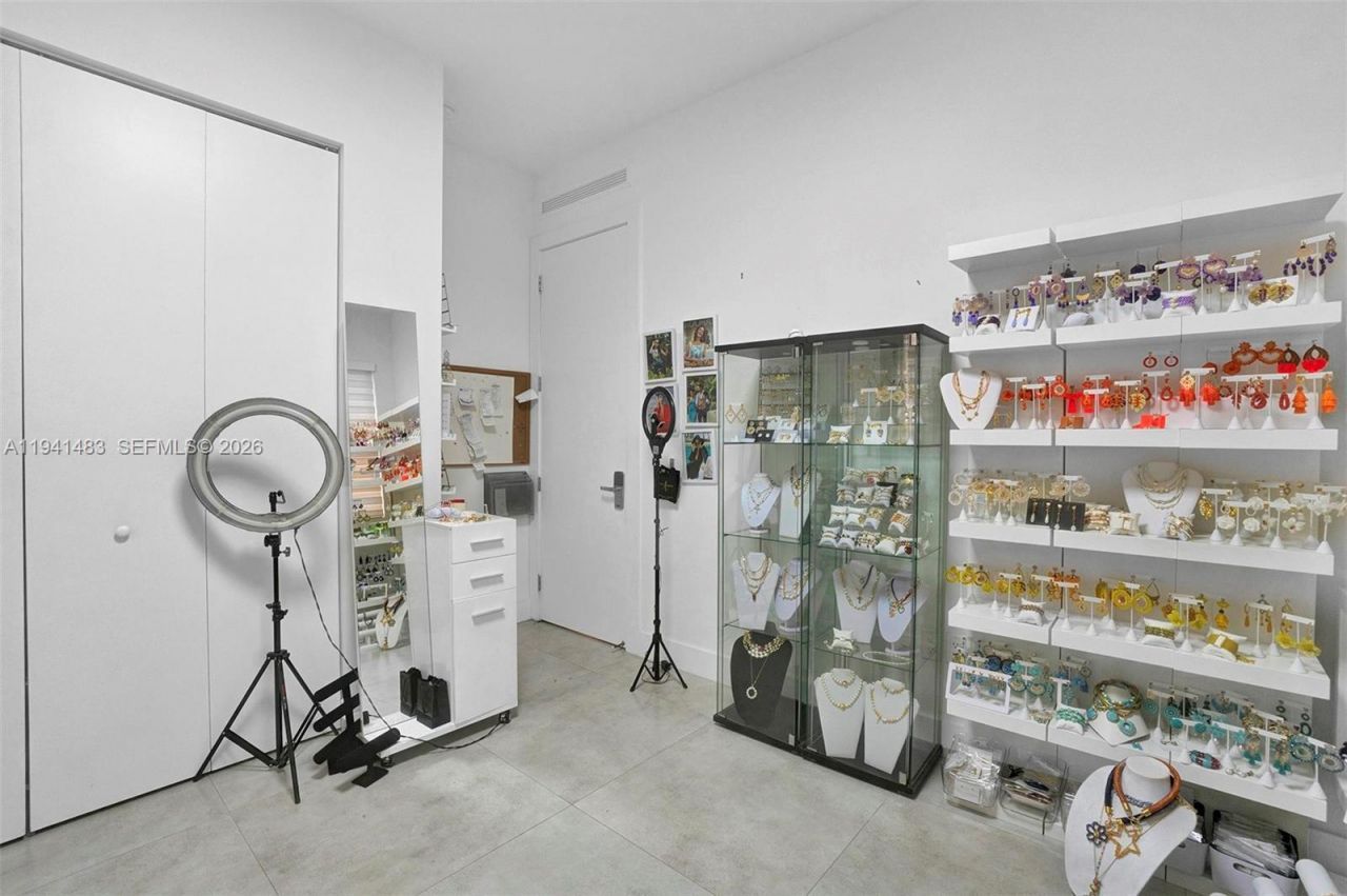 10055 NW 77th St , Doral, FL 33178 Photo