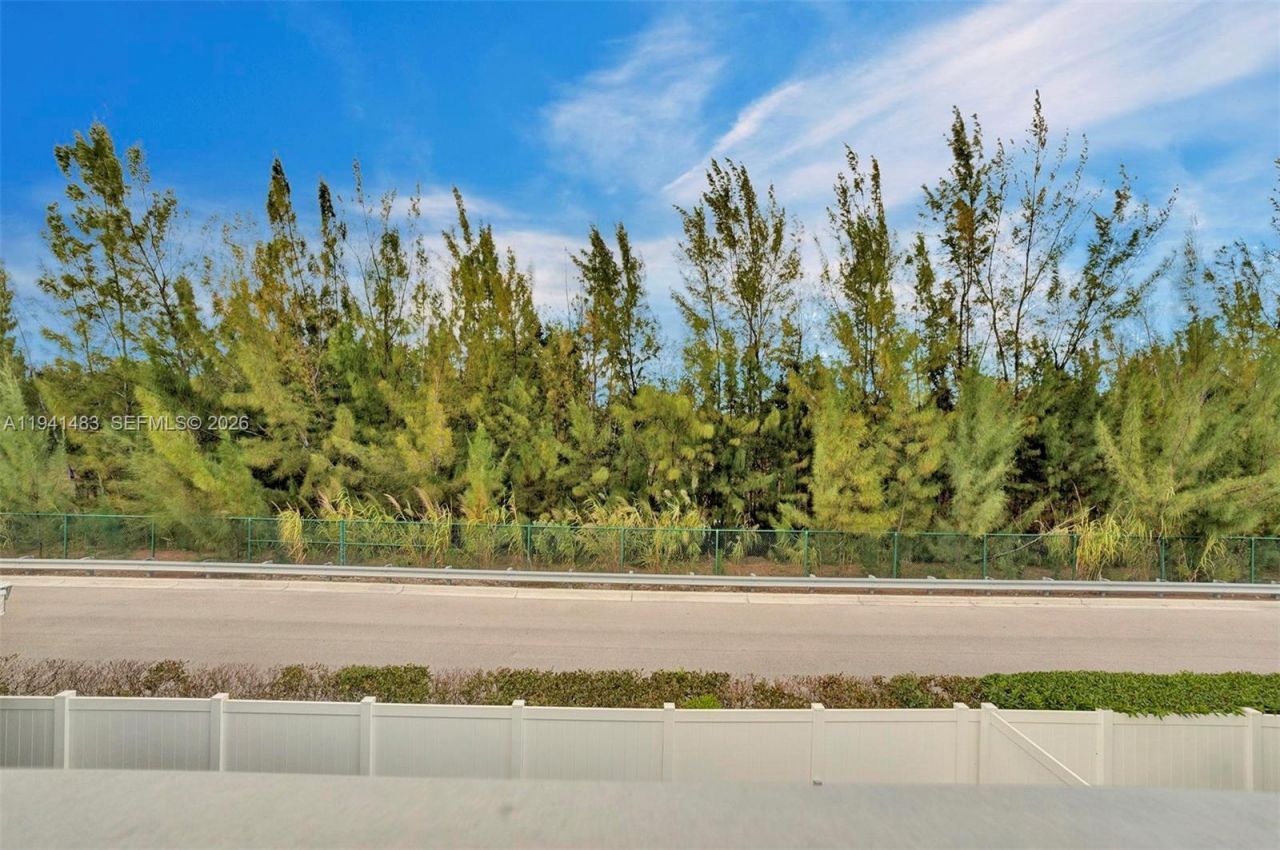 10055 NW 77th St , Doral, FL 33178 Photo