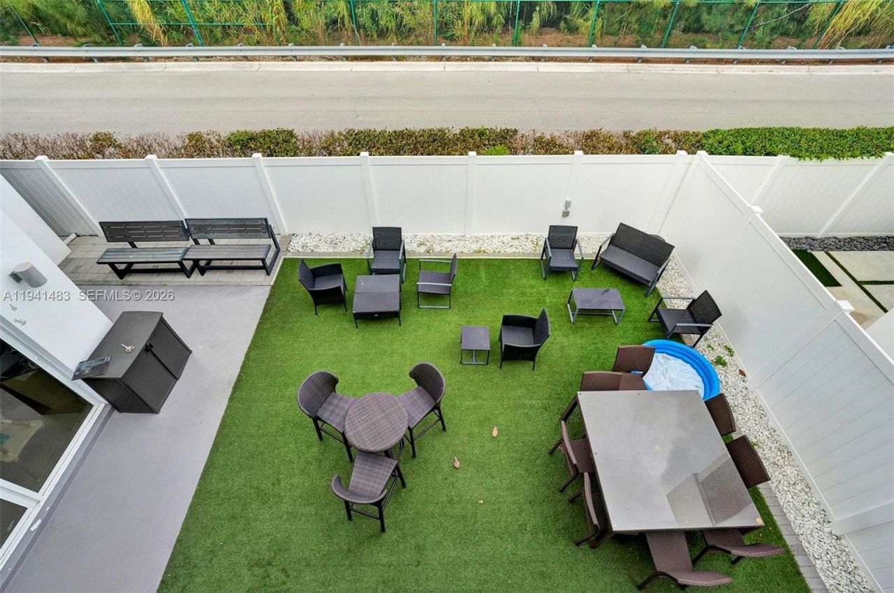 10055 NW 77th St , Doral, FL 33178 Photo