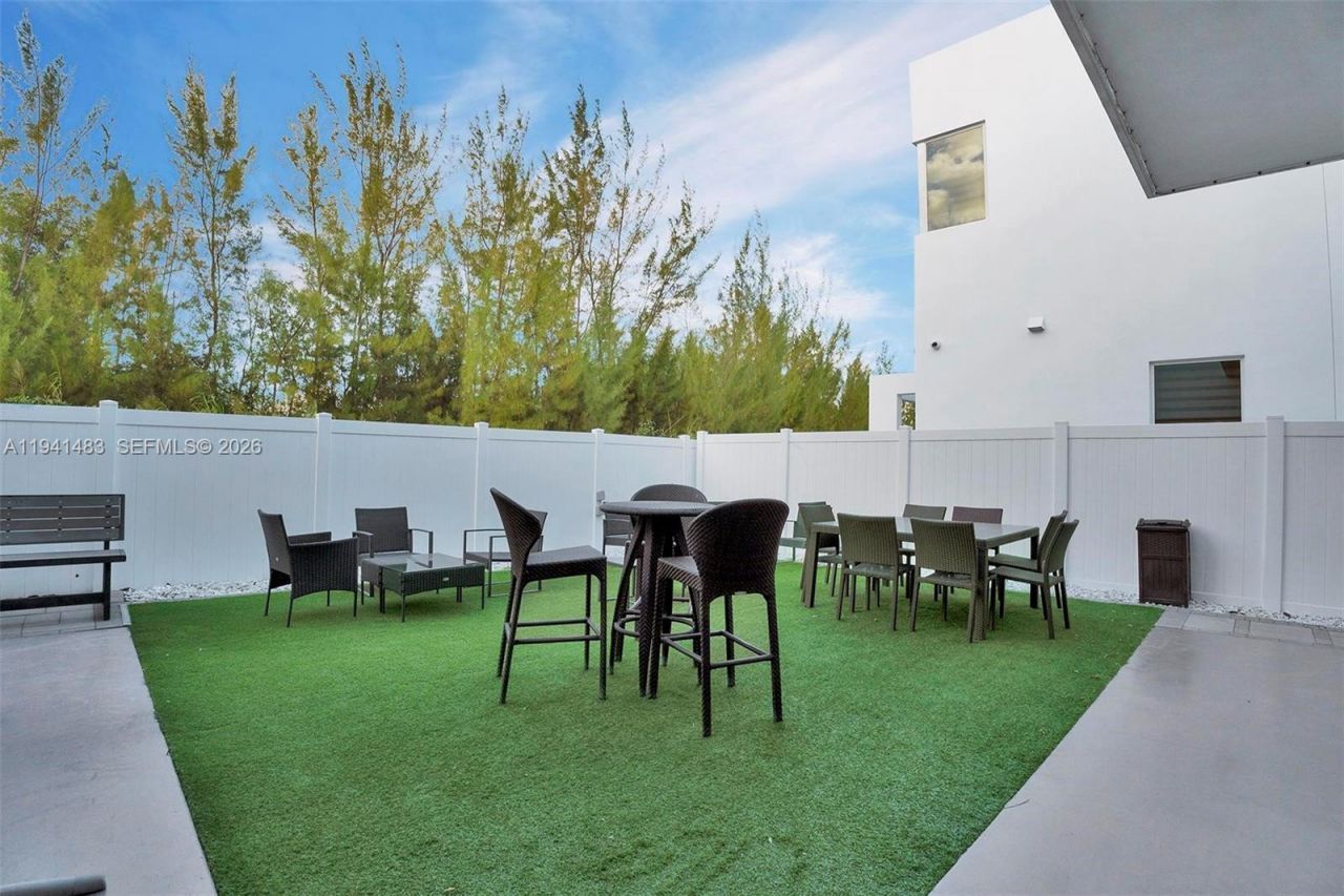 10055 NW 77th St , Doral, FL 33178 Photo