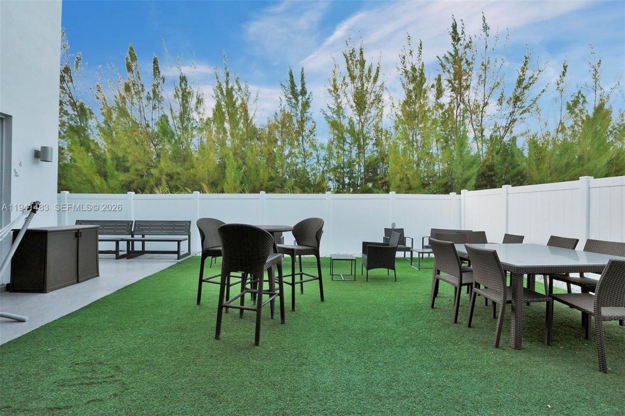 10055 NW 77th St , Doral, FL 33178 Photo