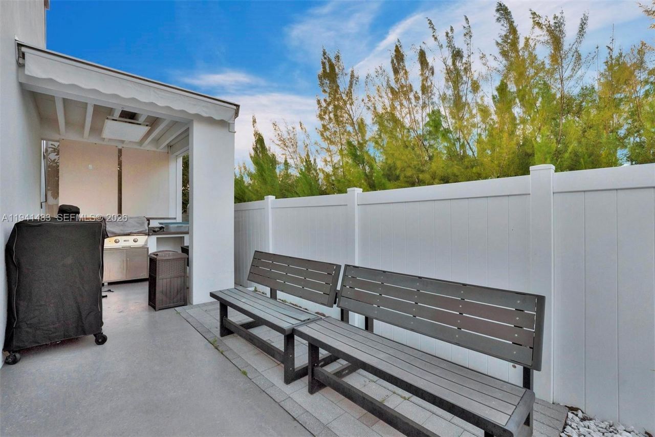 10055 NW 77th St , Doral, FL 33178 Photo