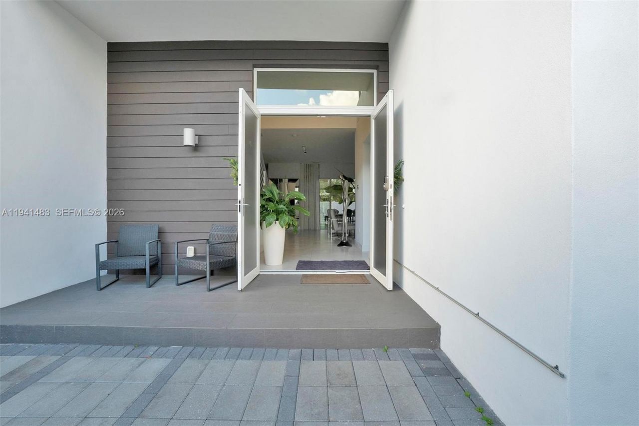 10055 NW 77th St , Doral, FL 33178 Photo