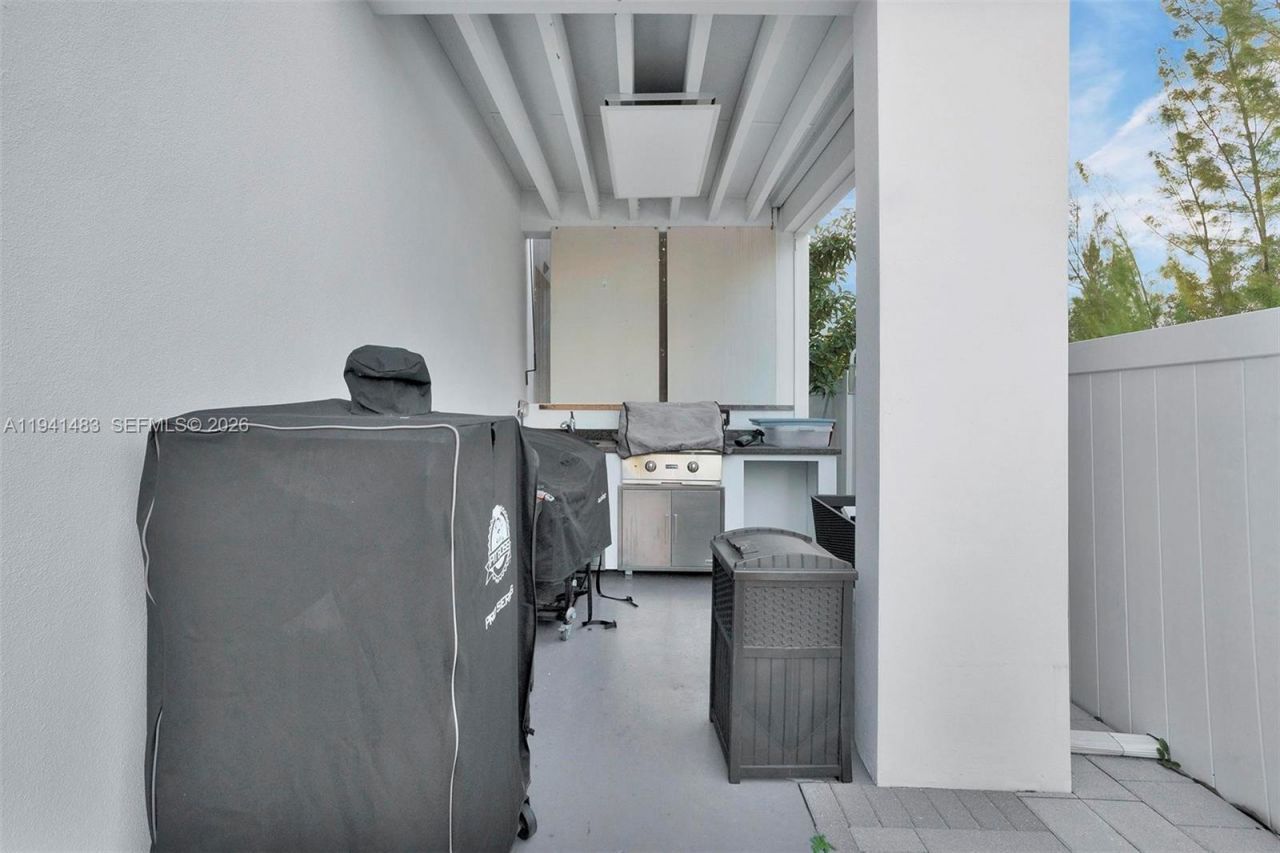 10055 NW 77th St , Doral, FL 33178 Photo