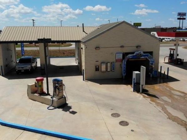 17255 S Interstate Highway 35 , Dilley, TX 78017