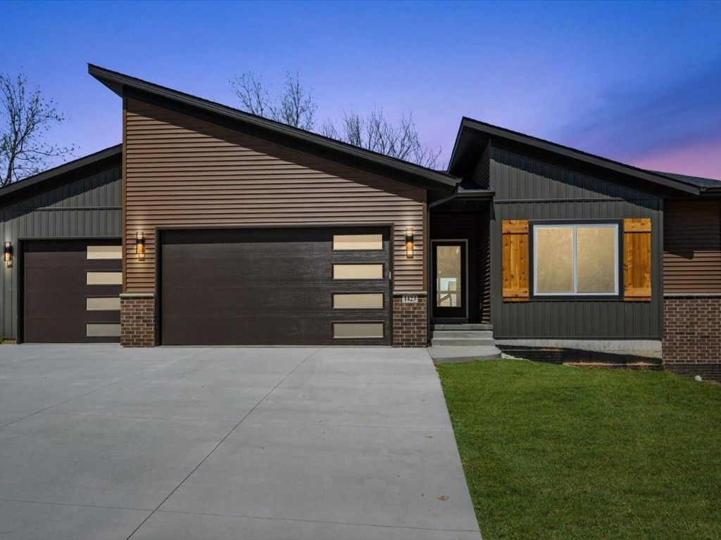 1423 Legend Drive, Tiffin, IA 52340 Main Photo