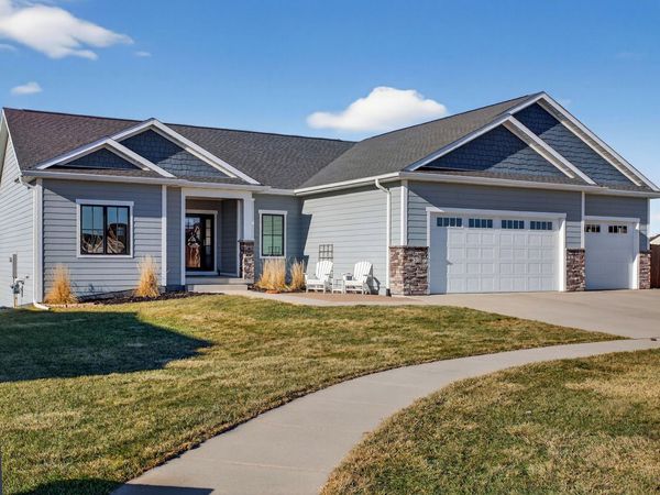 325 Hawthorne Circle, Gilbert, IA 50105