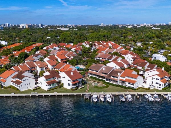 2000 S Bayshore Dr, Unit 27, Coconut Grove, FL 33133
