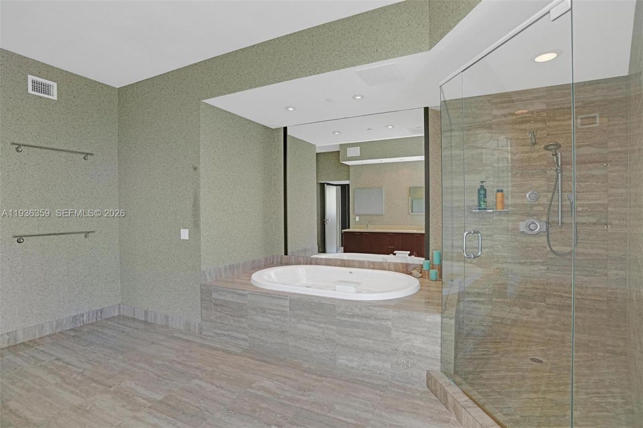 15811 Collins Ave, Unit 2201, Sunny Isles Beach, FL 33160 Photo