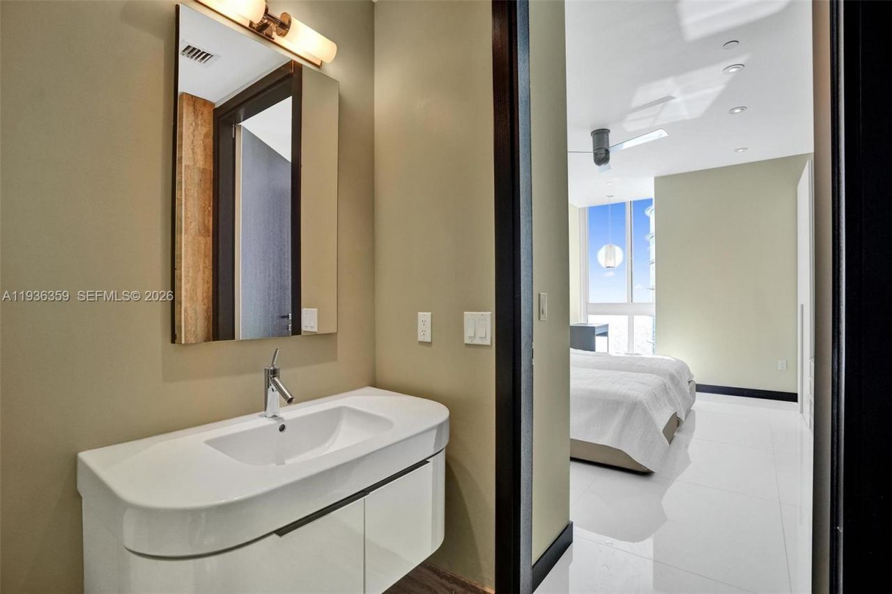 15811 Collins Ave, Unit 2201, Sunny Isles Beach, FL 33160 Photo