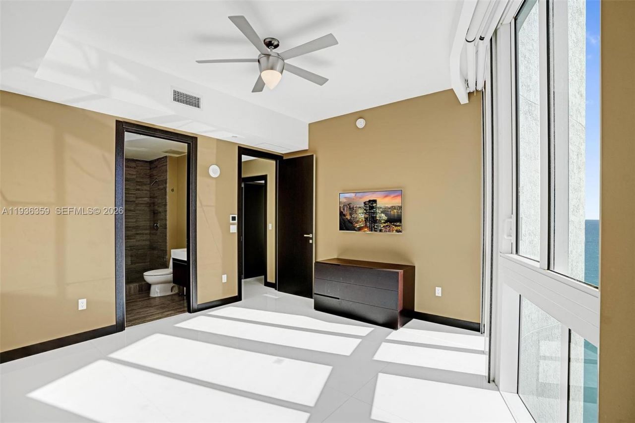 15811 Collins Ave, Unit 2201, Sunny Isles Beach, FL 33160 Photo