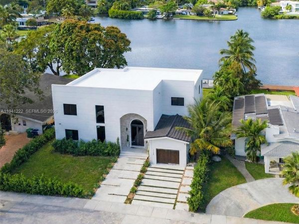 19600 NE 26th Ave, Miami, FL 33180