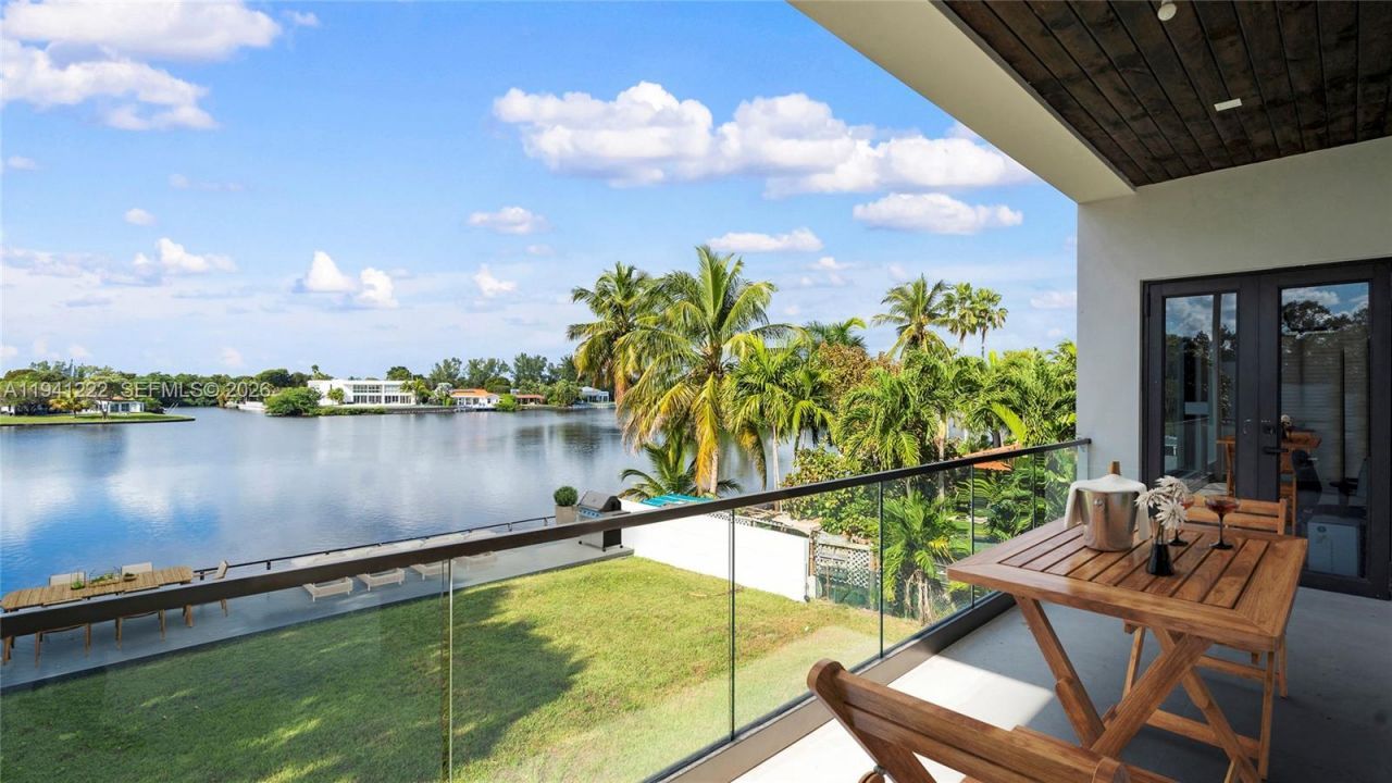 19600 NE 26th Ave, Miami, FL 33180 Photo