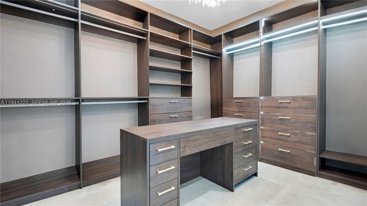 19600 NE 26th Ave, Miami, FL 33180 Photo