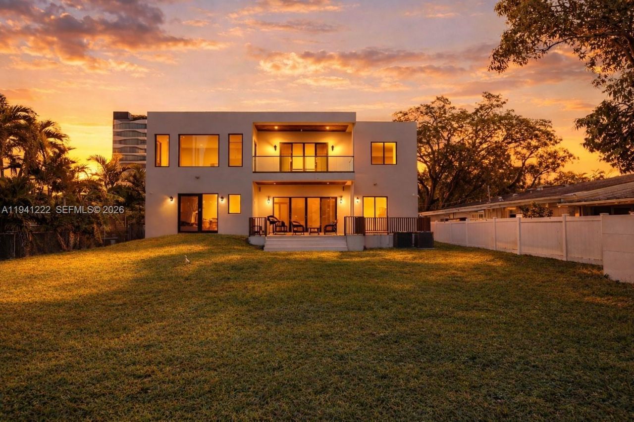 19600 NE 26th Ave, Miami, FL 33180 Photo