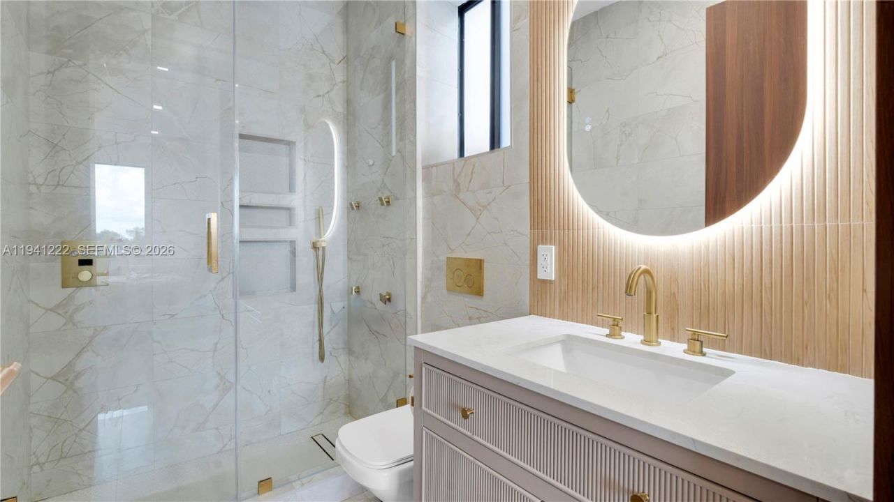 19600 NE 26th Ave, Miami, FL 33180 Photo