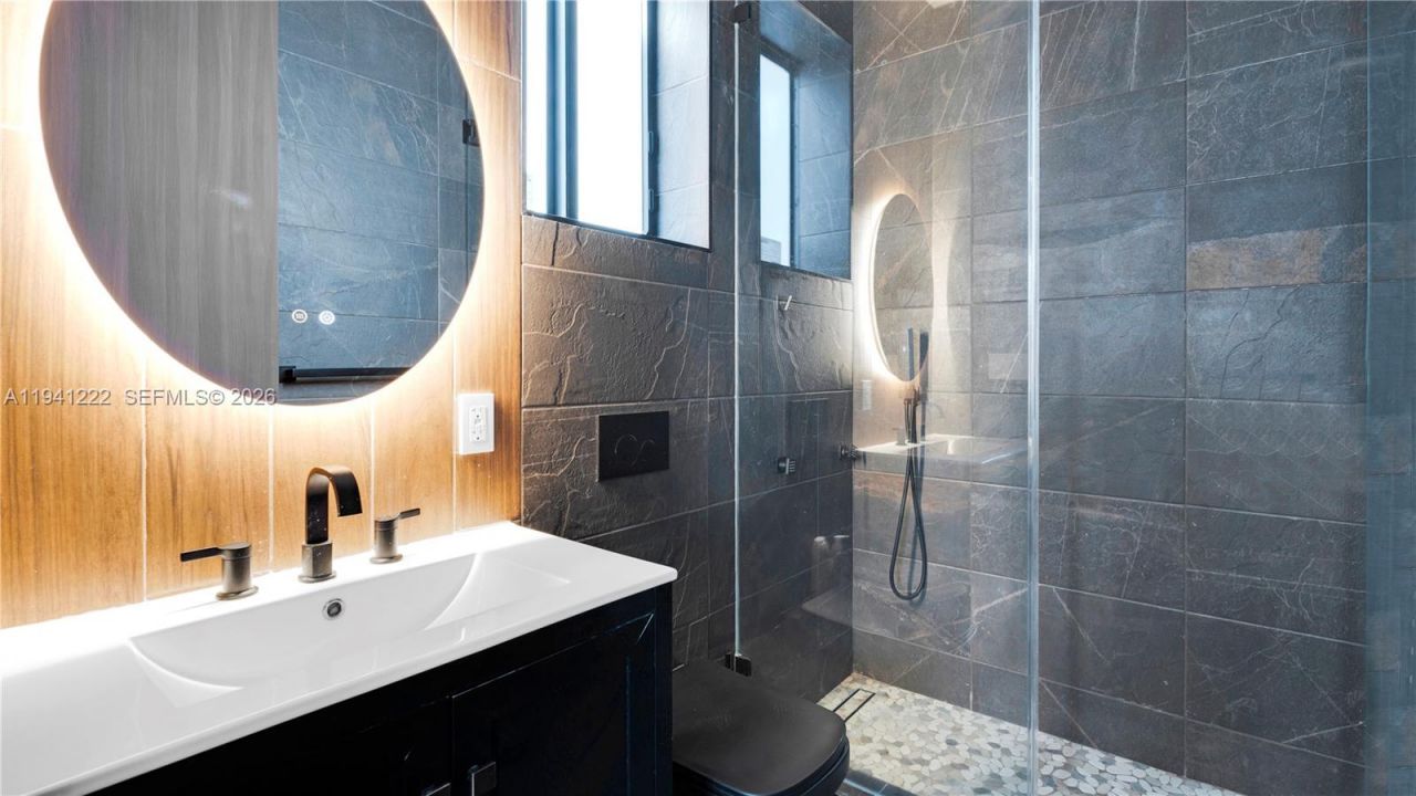 19600 NE 26th Ave, Miami, FL 33180 Photo