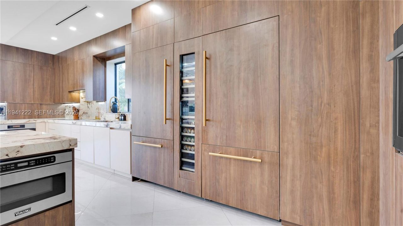 19600 NE 26th Ave, Miami, FL 33180 Photo