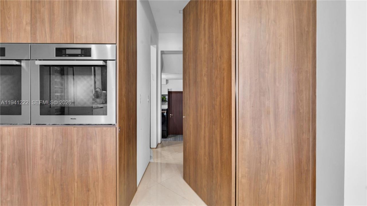 19600 NE 26th Ave, Miami, FL 33180 Photo