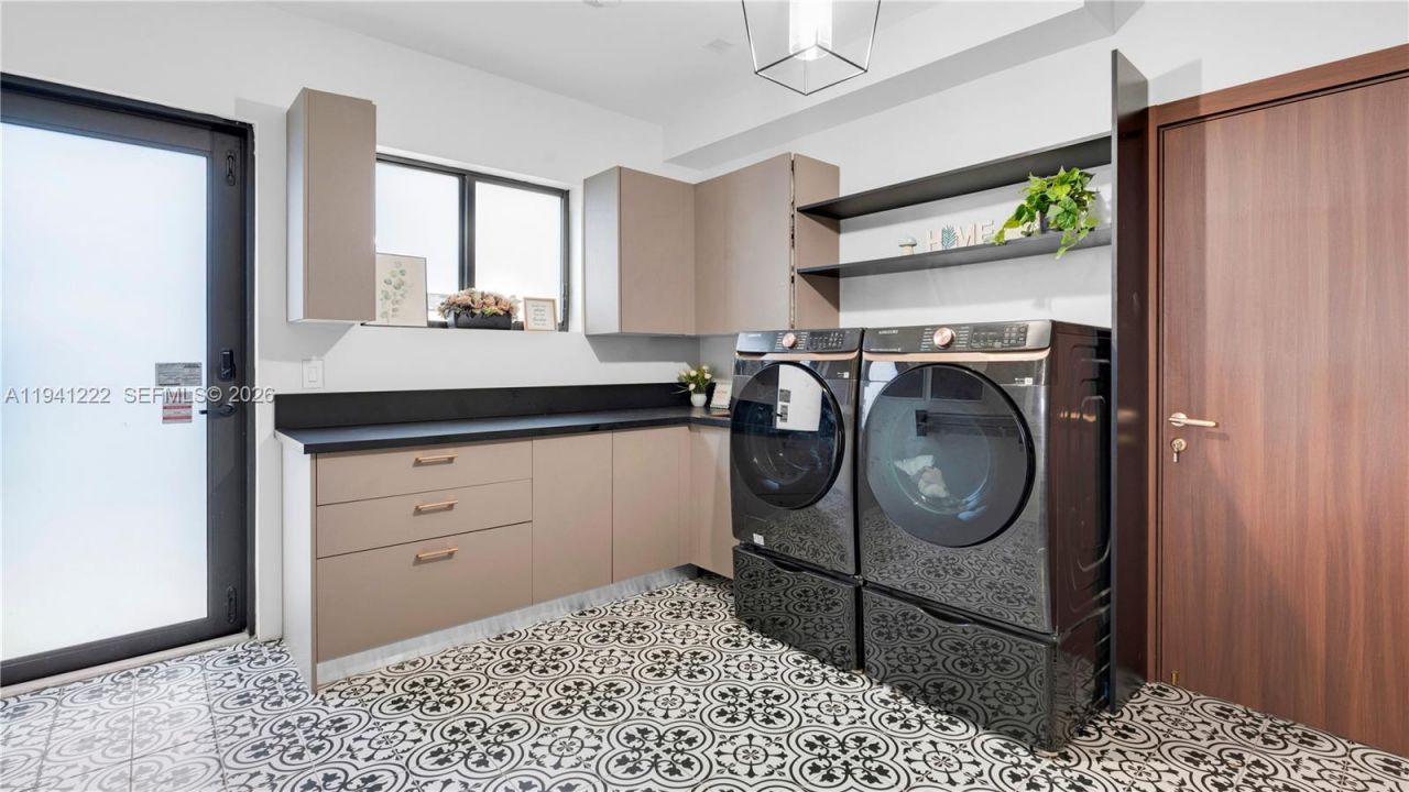 19600 NE 26th Ave, Miami, FL 33180 Photo