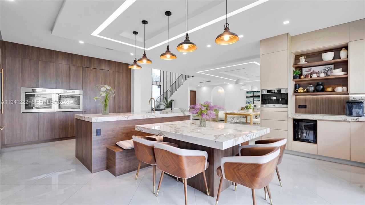 19600 NE 26th Ave, Miami, FL 33180 Photo