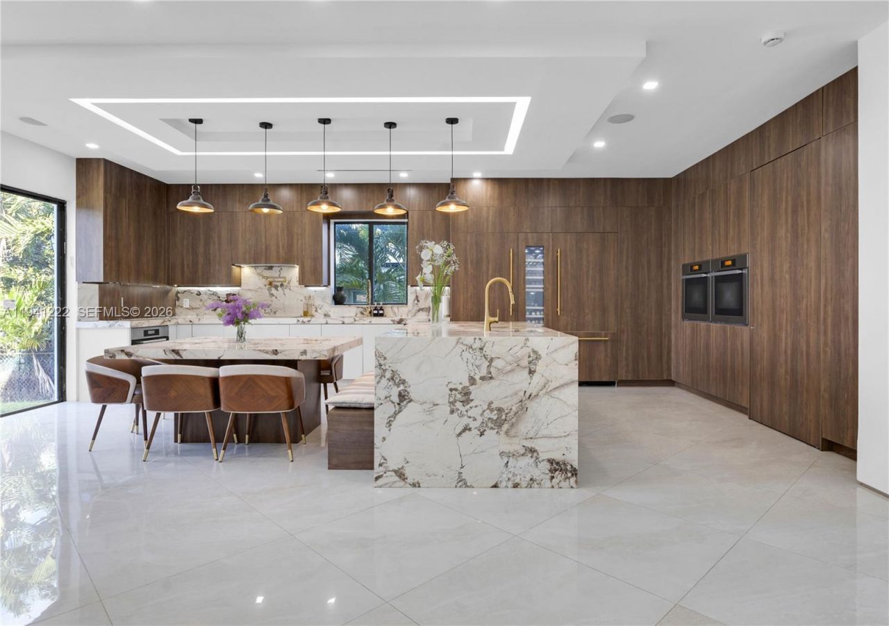 19600 NE 26th Ave, Miami, FL 33180 Photo