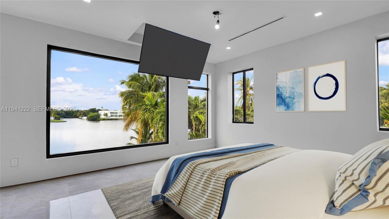 19600 NE 26th Ave, Miami, FL 33180 Photo