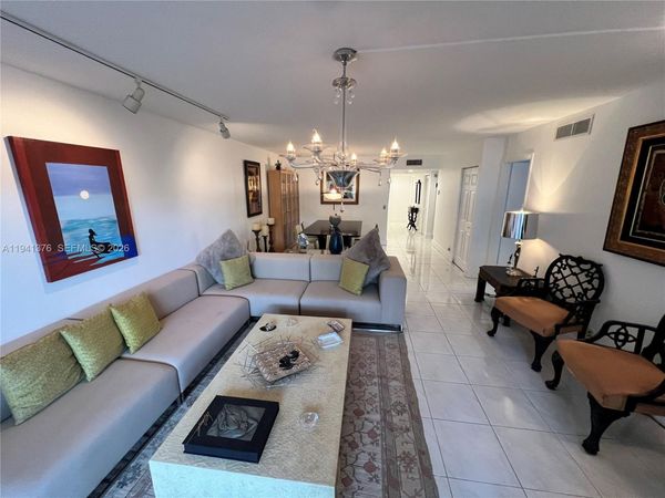 408 Lakeview Dr, Unit 102, Weston, FL 33326