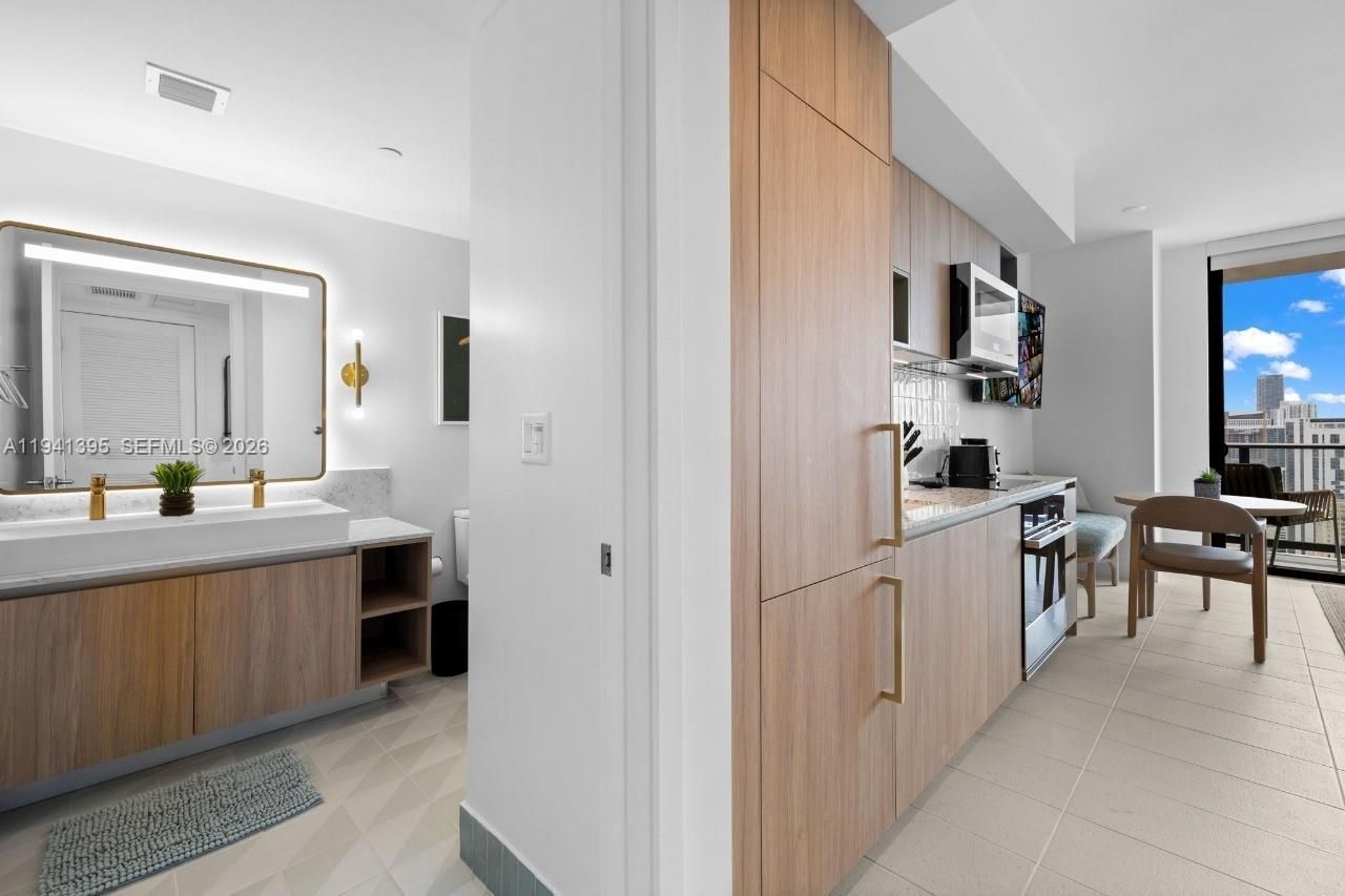 159 NE 6th St, Unit 3512, Miami, FL 33132 Photo