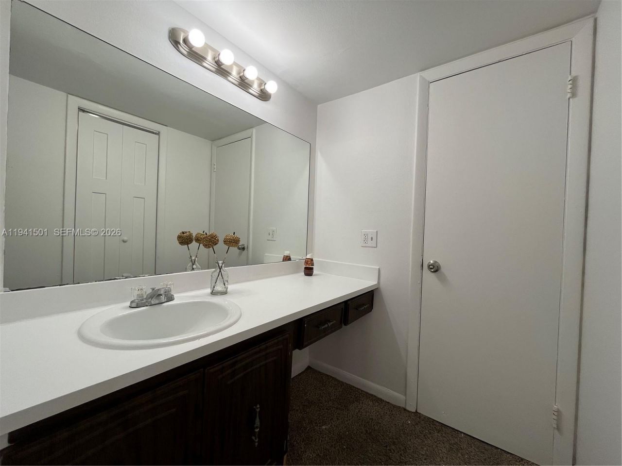 492 NW 165th St Rd, Unit C-611, Miami, FL 33169 Photo