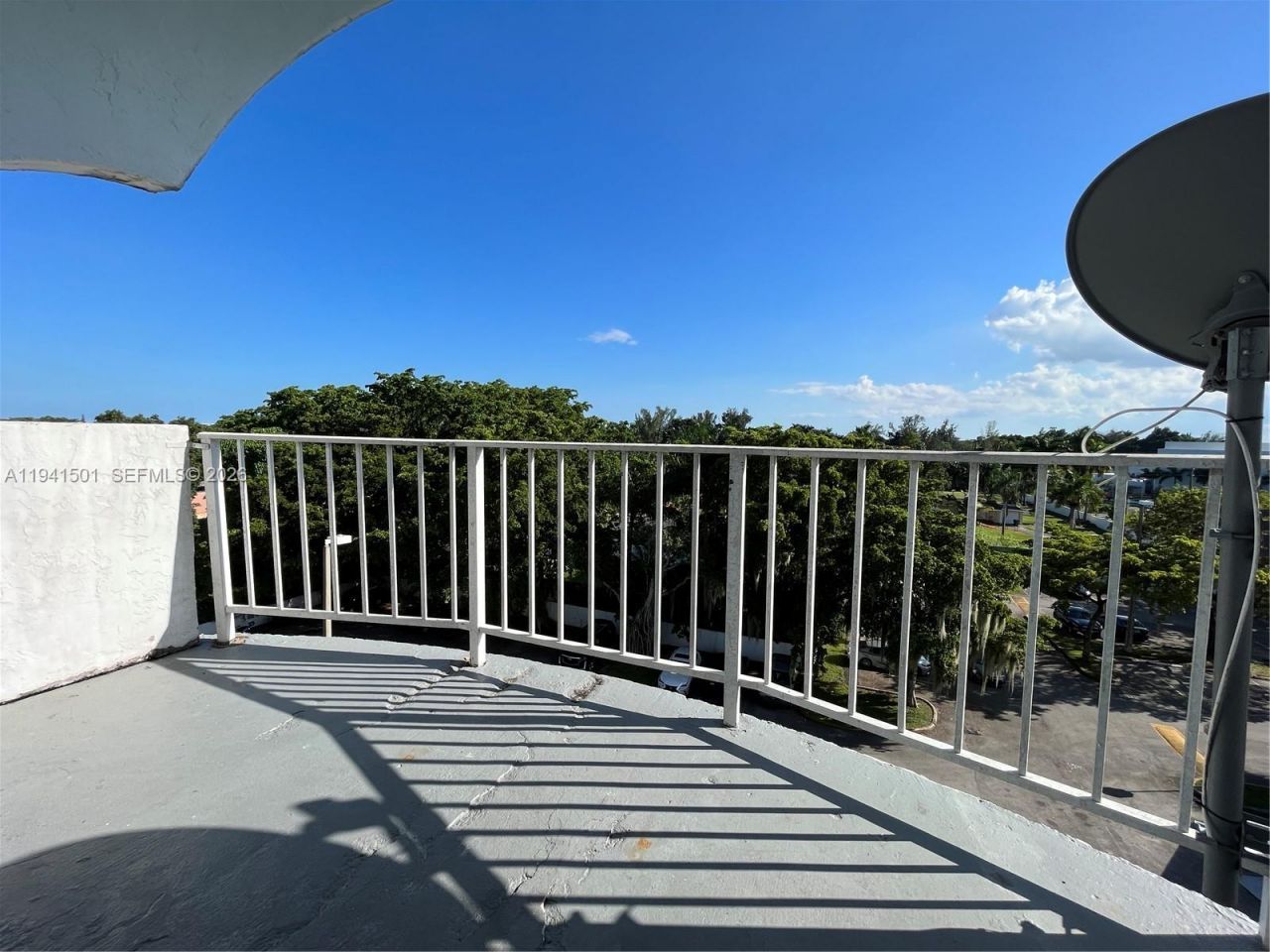 492 NW 165th St Rd, Unit C-611, Miami, FL 33169 Photo