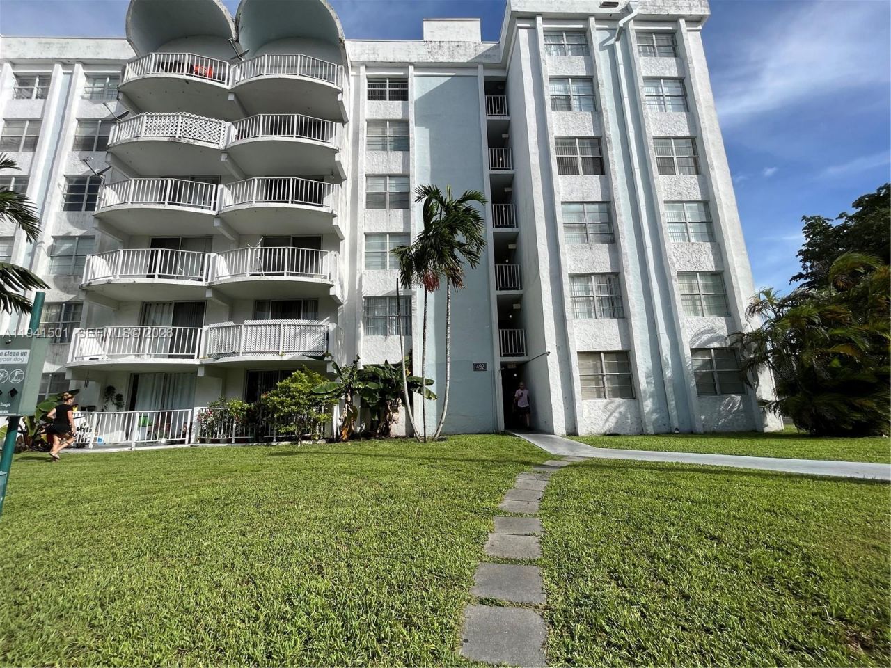 492 NW 165th St Rd, Unit C-611, Miami, FL 33169 Photo