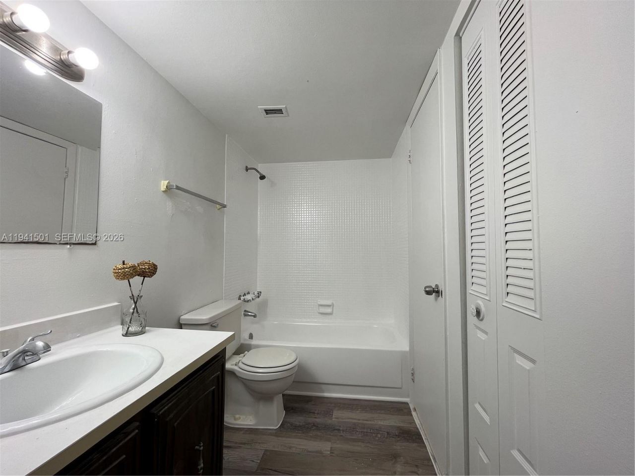 492 NW 165th St Rd, Unit C-611, Miami, FL 33169 Photo