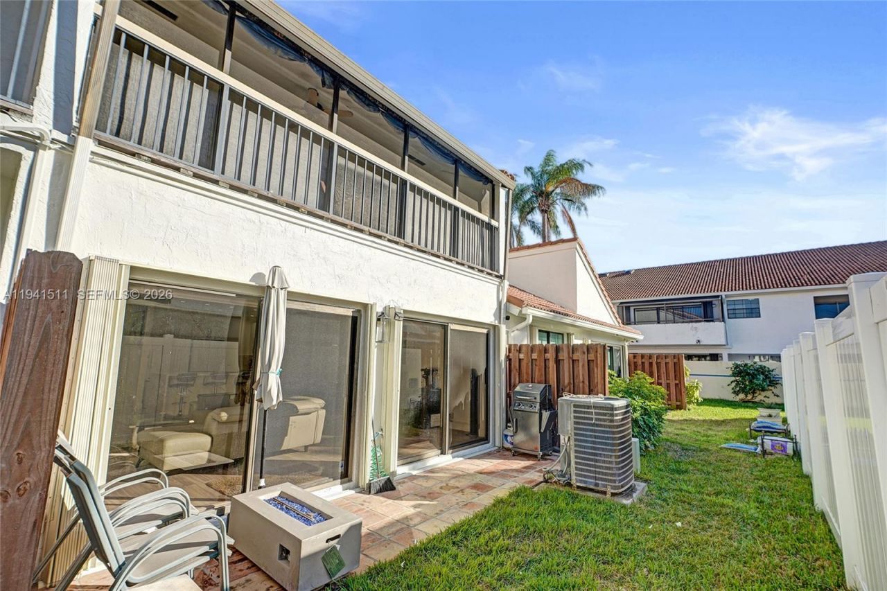 21150 Jib Ct, Unit J12, Aventura, FL 33180 Photo