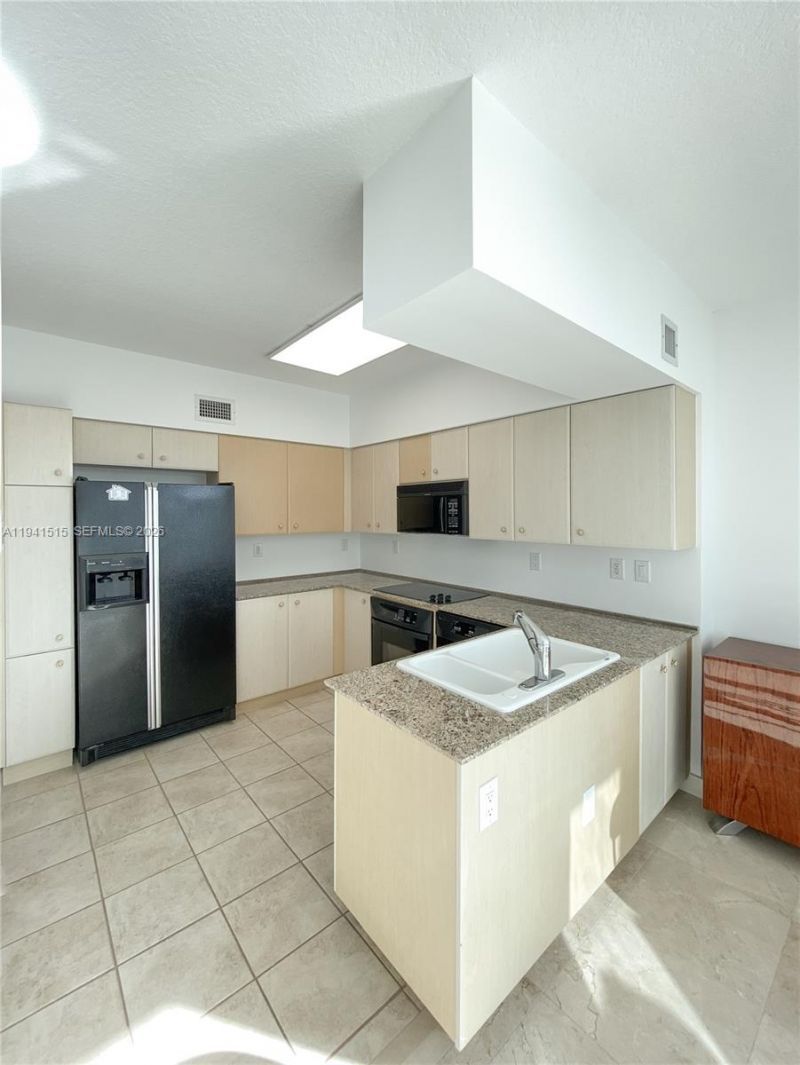 3370 NE 190, Unit 615, Aventura, FL 33180 Photo