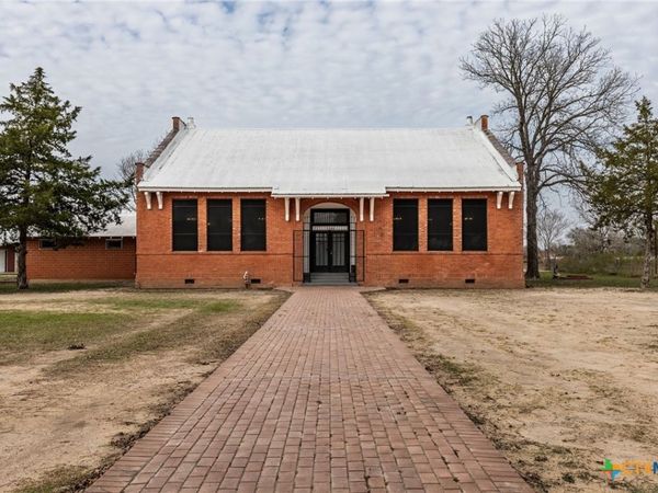 7390 Gin Road , Marion, TX 78124