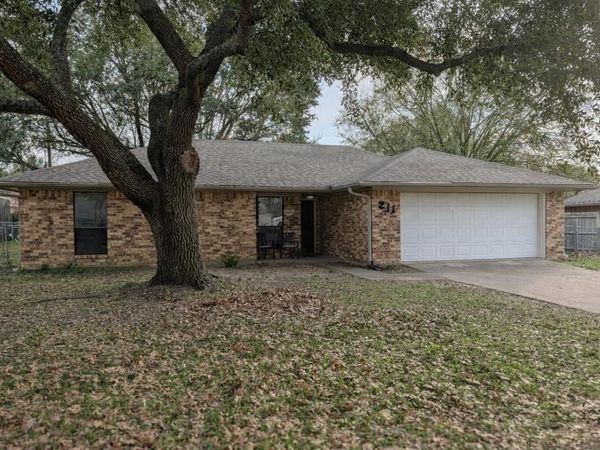 211 W Mcafee Drive, Mabank, TX 75147