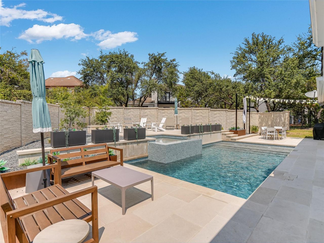 75 Stillmeadow Dr, The Hills, TX 78738 Main Photo