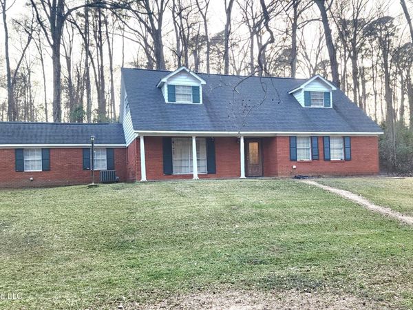 200 Dunbarton Drive, Natchez, MS 39120
